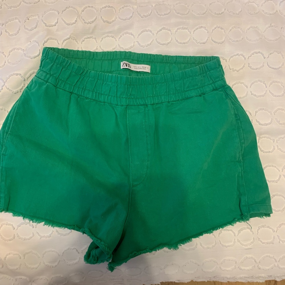 ZARA GREEN DENIM SHORTS WITH POCKETS NEVER WORN SIZE LARGE